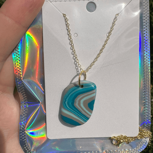 Beach Vibes Pebble Pendant Necklace